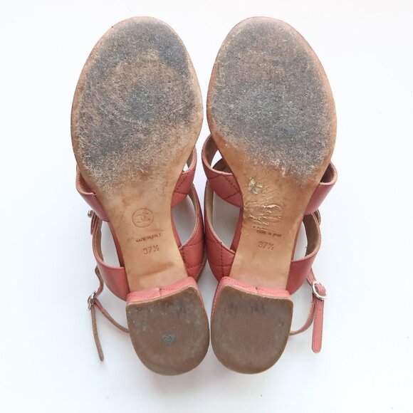 Chanel Quilted Leather Logo Sandals – Designer Summer Slides in Coral Pink - Picture 9 of 16